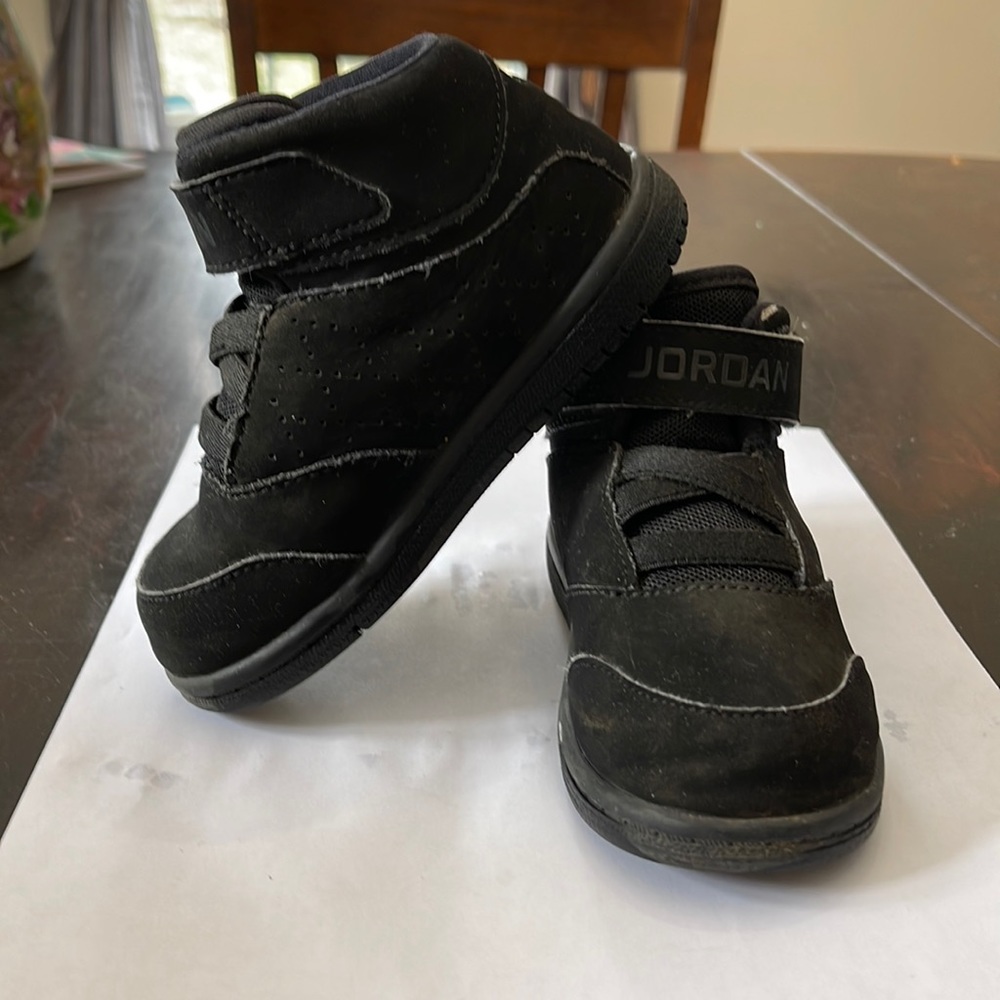 Michael Jordan’s 1 Flight 5 (size 7C)